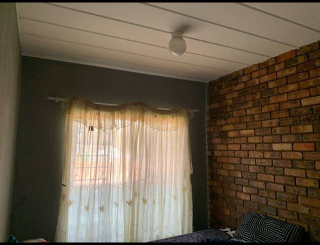 2 BEDROOM APARTMENT FOR SALE IN KEMPTON PARK CENTRAL